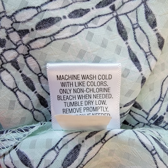 CROFT & Barrow Scoopneck Trellis Print Blouse Size L EUC - Picture 9 of 9